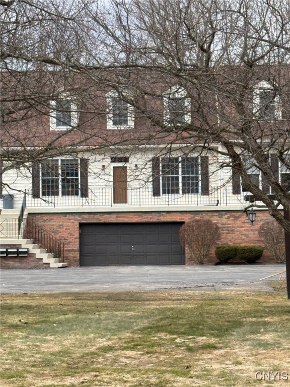 B10 Fairway Drive, New Hartford, New York image 1