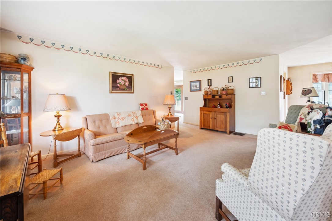 102 Sylvan Street, Elbridge, New York image 8