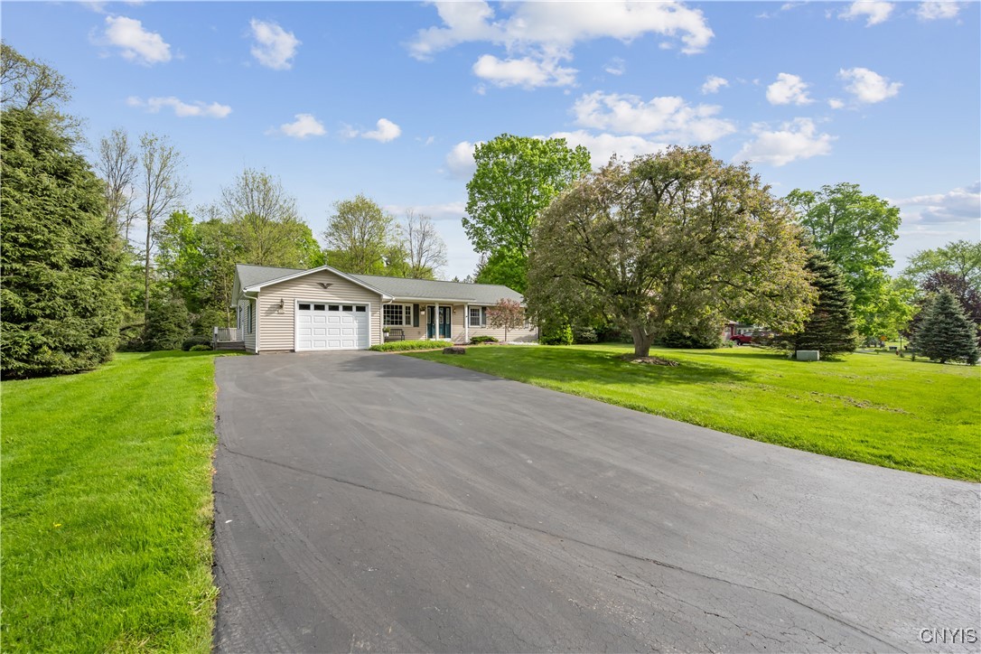102 Sylvan Street, Elbridge, New York image 2