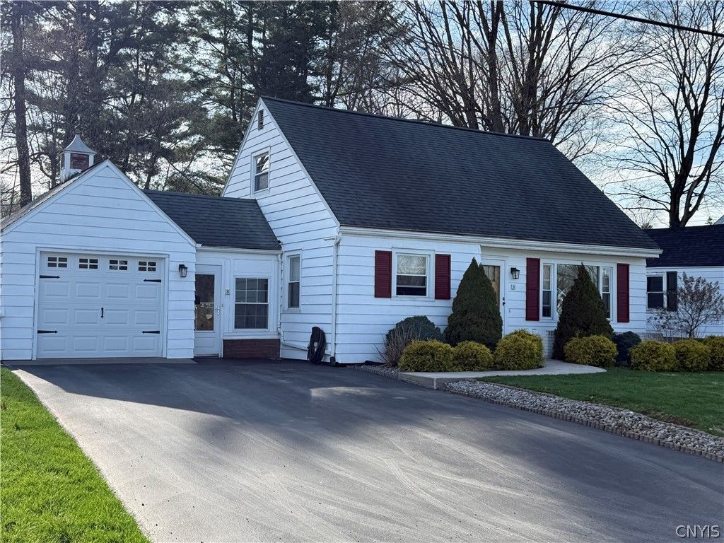 Photo of 8 Janet Ter, New Hartford, NY 13413 (MLS # S1673988)