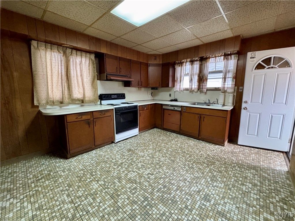 Photo of 1027 Ney Avenue, Whitestown, NY 13502 (MLS # S1652656)