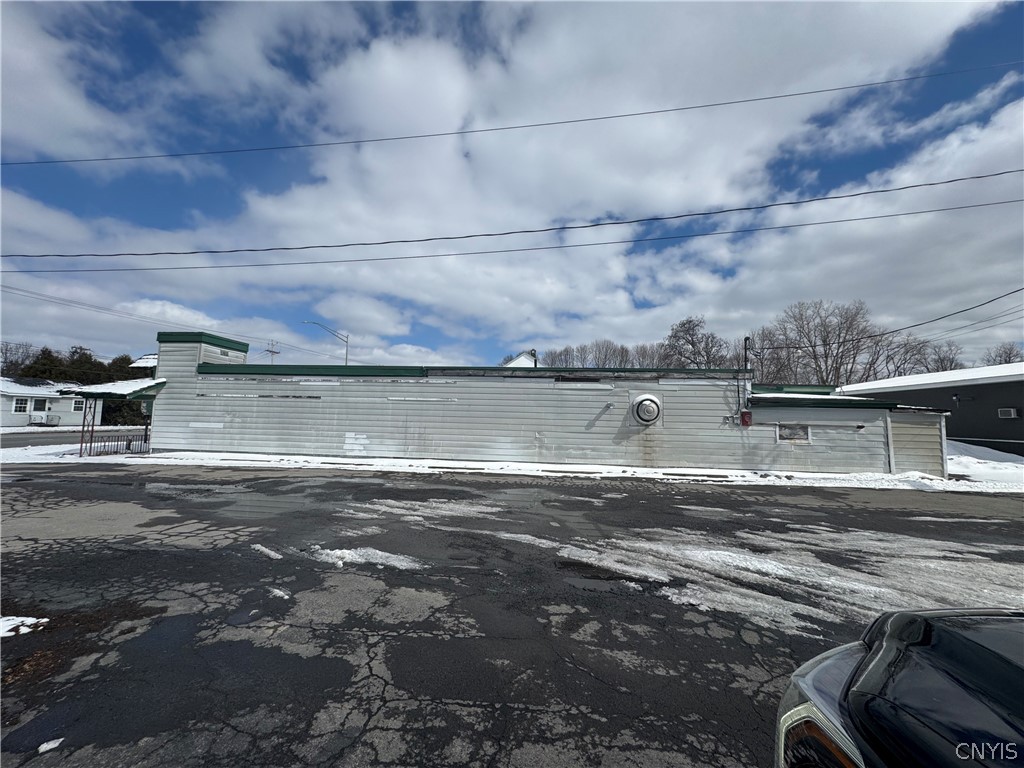 1418-1420 E Dominick Street