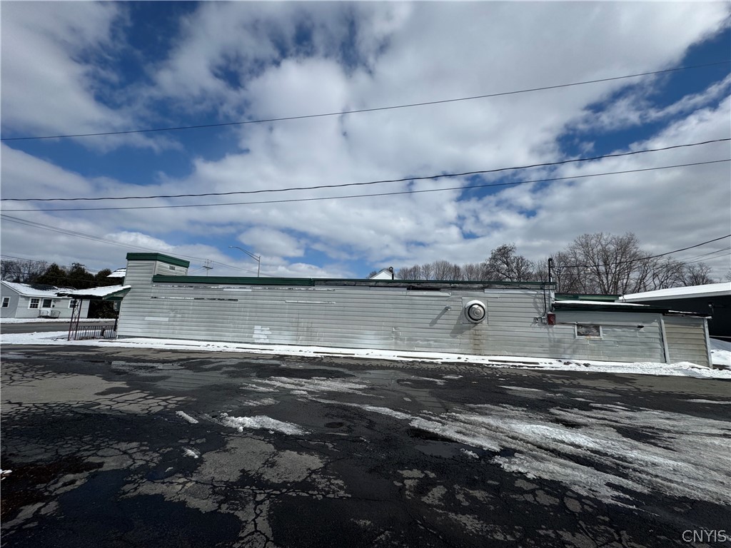 1418-1420 E Dominick Street