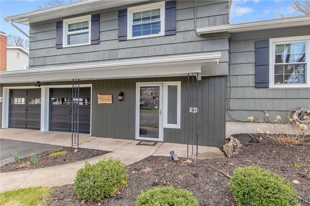 206 Kaymar Drive, Clay, New York image 3
