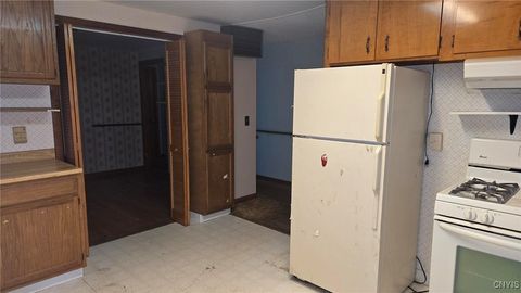 Tiny photo for 624 Breman Avenue, Salina, NY 13211 (MLS # S1648365)