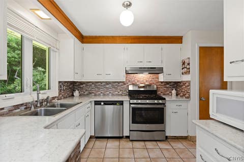 Tiny photo for 510 Hillsboro Parkway, Syracuse, NY 13214 (MLS # S1690088)