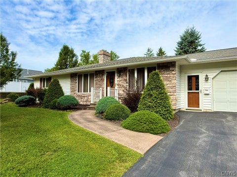 Tiny photo for 155 Valley View Road, New Hartford, NY 13413 (MLS # S1708980)
