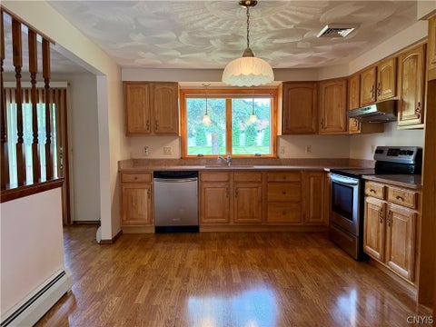 Tiny photo for 155 Valley View Road, New Hartford, NY 13413 (MLS # S1708980)