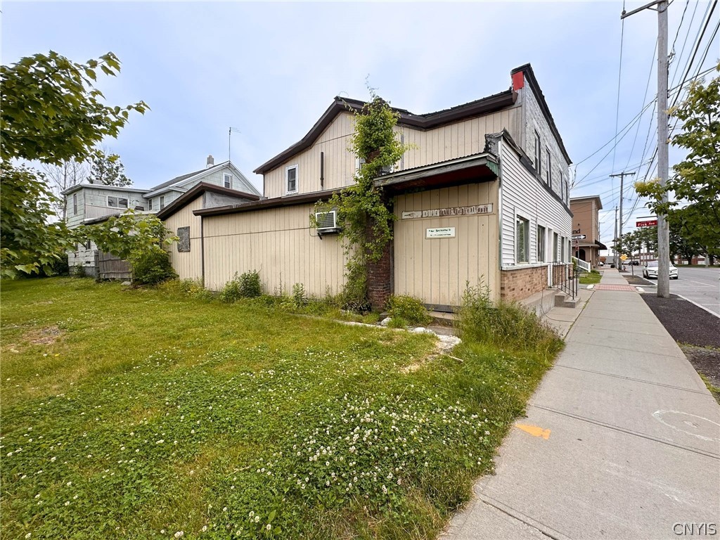 283 E Dominick Street