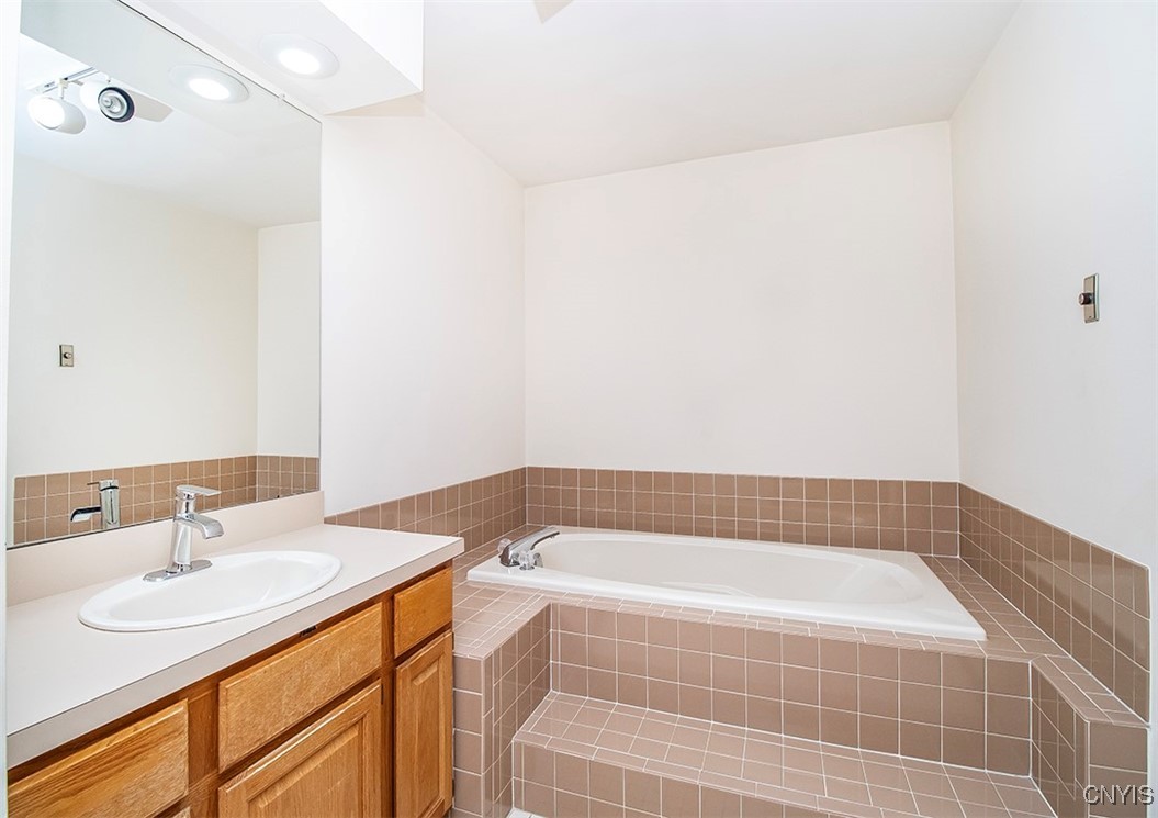 211 White Heron Circle, Manlius, New York image 20