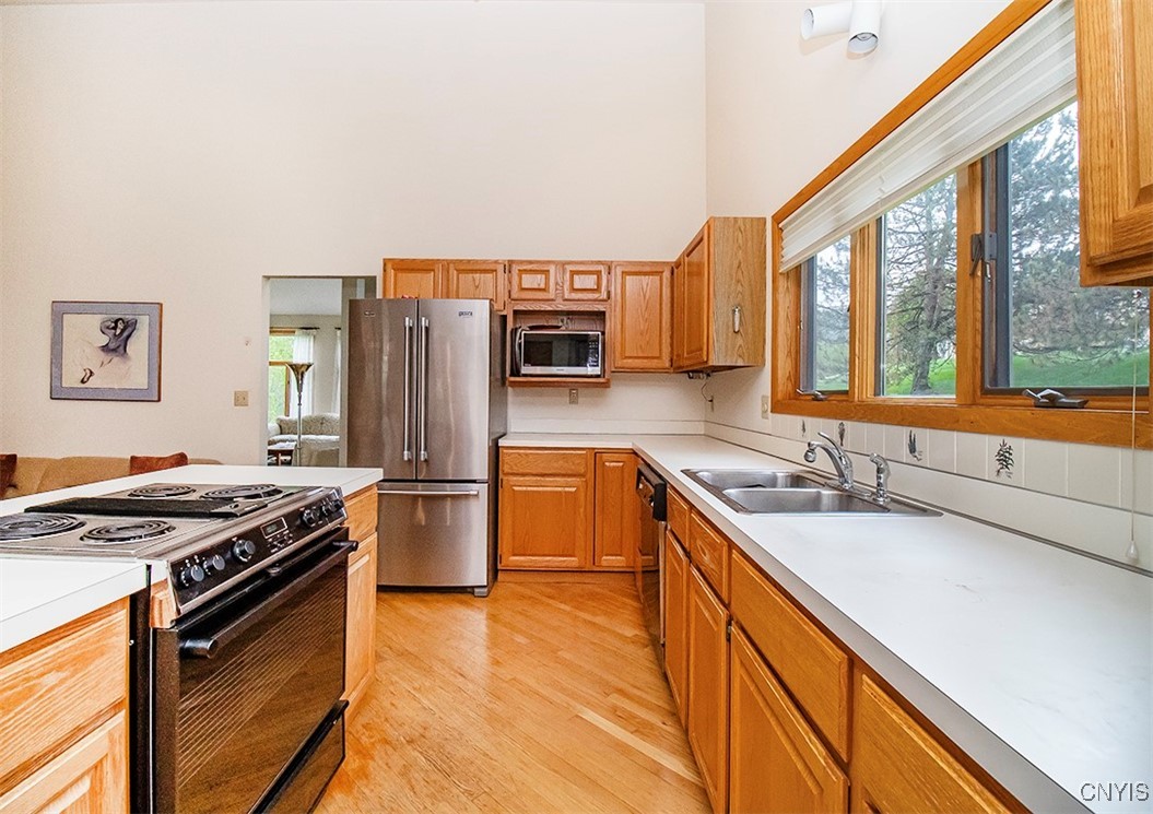 211 White Heron Circle, Manlius, New York image 3