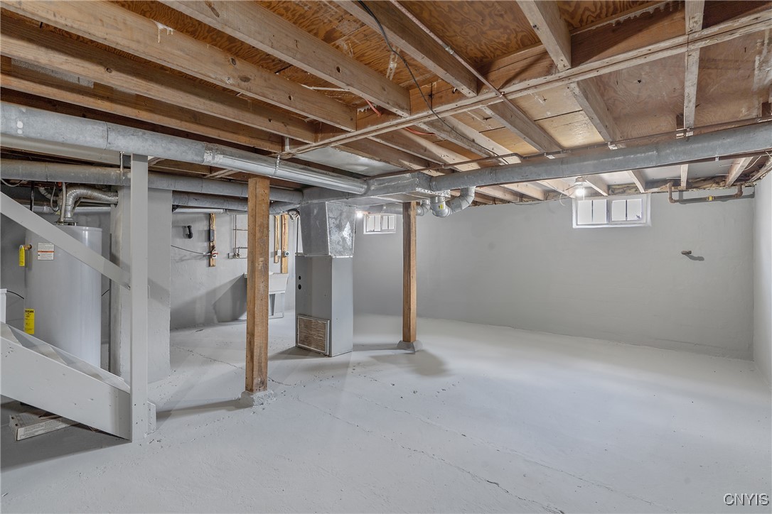 36 Pine Ridge Circle, Clay, New York image 33