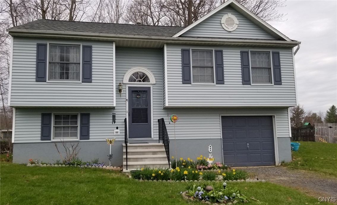 9557 Bantry Lane Ln, Cicero, New York image 1