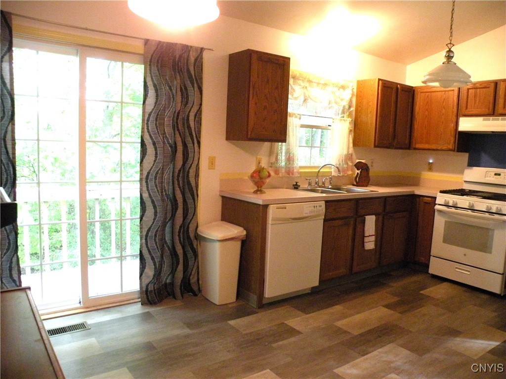 9557 Bantry Lane Ln, Cicero, New York image 4