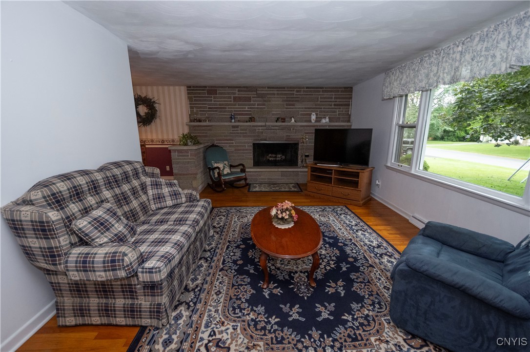 Camillus, New York 13219, United States, 4 Bedrooms Bedrooms, ,2 BathroomsBathrooms,Residential,Pending,39963