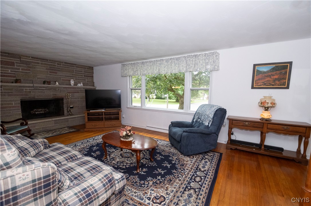 Camillus, New York 13219, United States, 4 Bedrooms Bedrooms, ,2 BathroomsBathrooms,Residential,Pending,39963