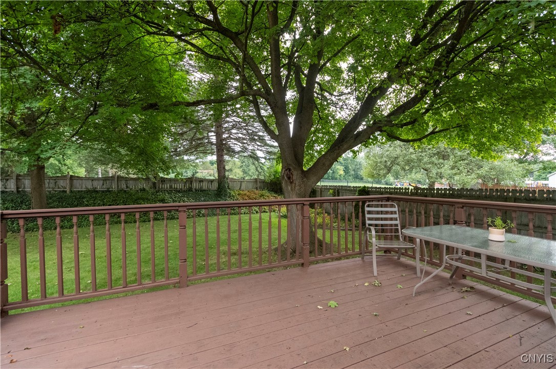 Camillus, New York 13219, United States, 4 Bedrooms Bedrooms, ,2 BathroomsBathrooms,Residential,Pending,39963