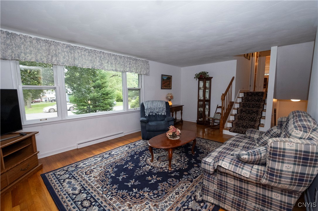 Camillus, New York 13219, United States, 4 Bedrooms Bedrooms, ,2 BathroomsBathrooms,Residential,Pending,39963