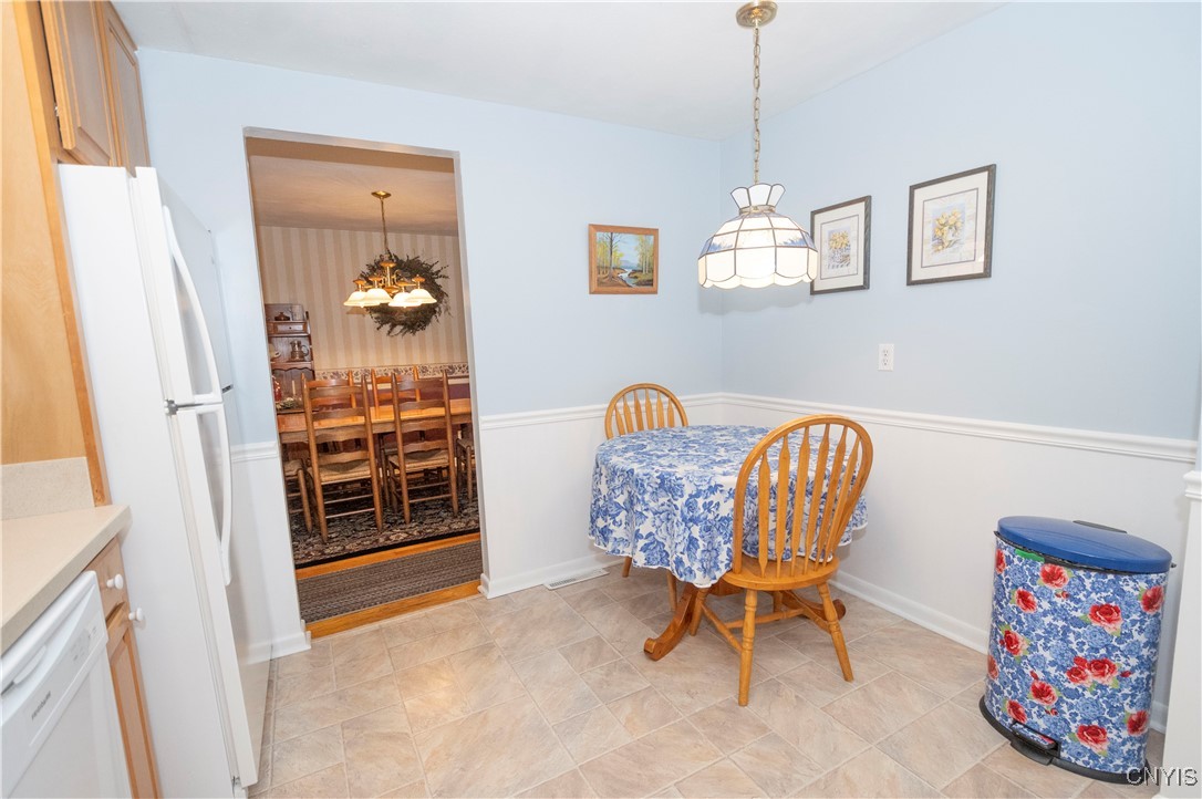 Camillus, New York 13219, United States, 4 Bedrooms Bedrooms, ,2 BathroomsBathrooms,Residential,Pending,39963