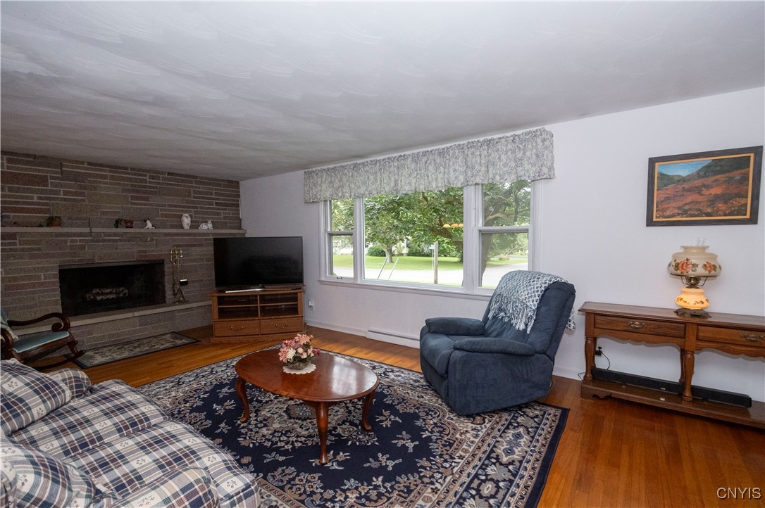 Camillus, New York 13219, United States, 4 Bedrooms Bedrooms, ,2 BathroomsBathrooms,Residential,Pending,39963