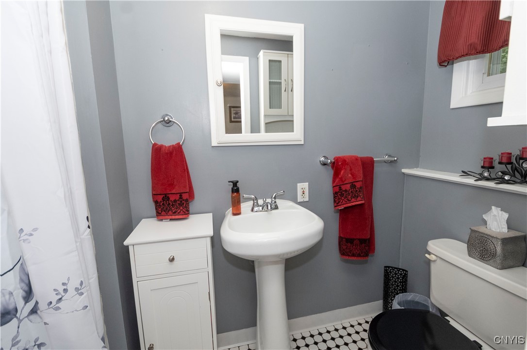 Camillus, New York 13219, United States, 4 Bedrooms Bedrooms, ,2 BathroomsBathrooms,Residential,Pending,39963