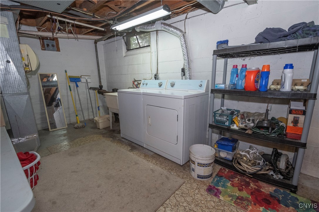 Camillus, New York 13219, United States, 4 Bedrooms Bedrooms, ,2 BathroomsBathrooms,Residential,Pending,39963