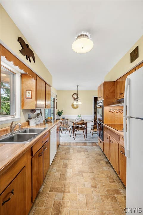 Tiny photo for 2770 W Lake Road, Skaneateles, NY 13152 (MLS # S1704975)