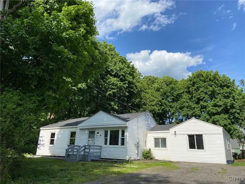 Photo of 216 Cleveland Boulevard, Manlius, NY 13066 (MLS # S1656458)