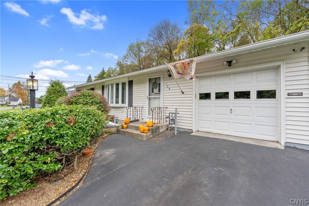 104 Oakridge Drive