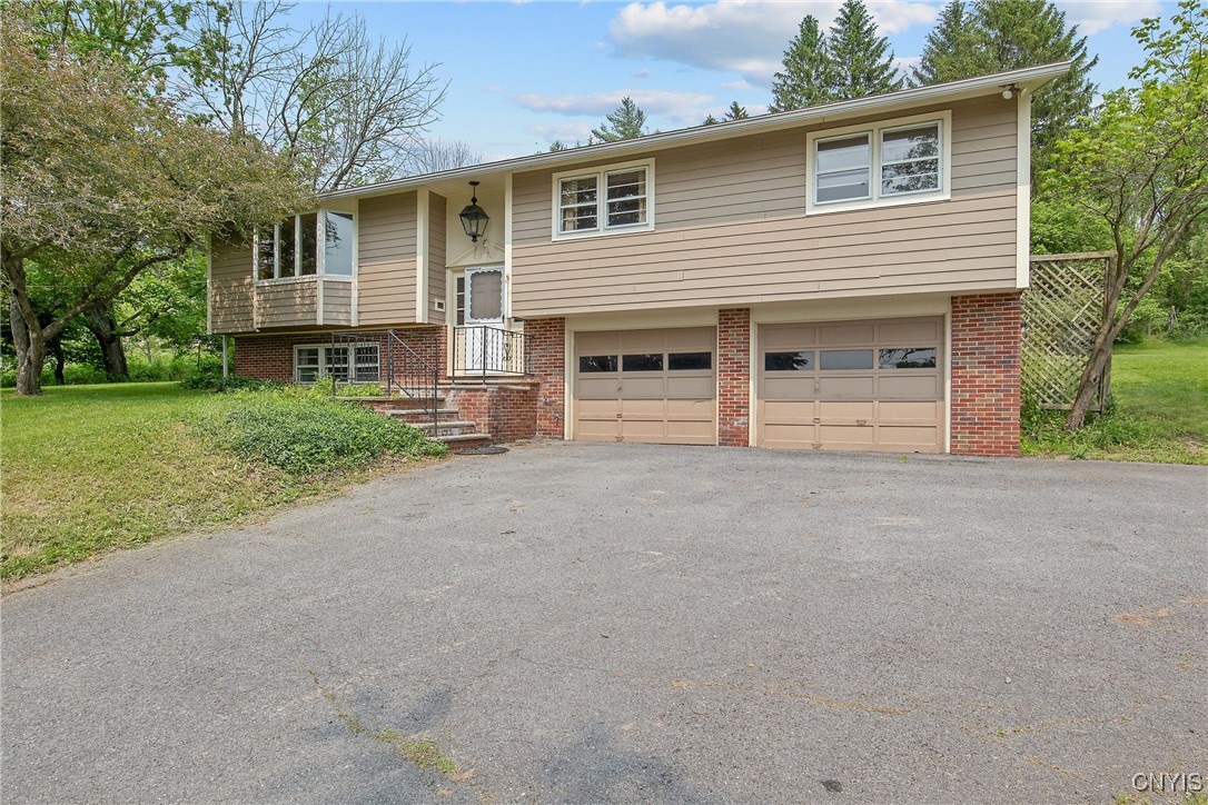 5682 Ike Dixon Road, Camillus, New York image 2