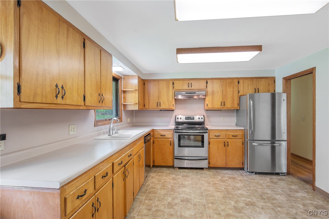 5682 Ike Dixon Road, Camillus, New York image 11