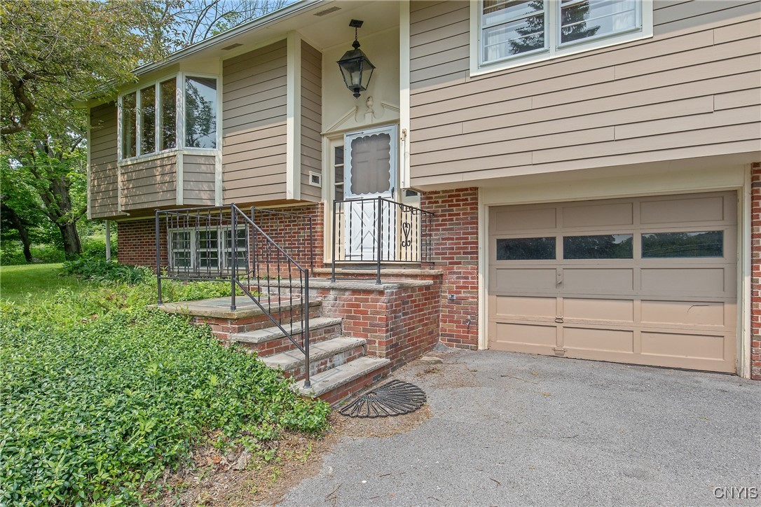 5682 Ike Dixon Road, Camillus, New York image 3