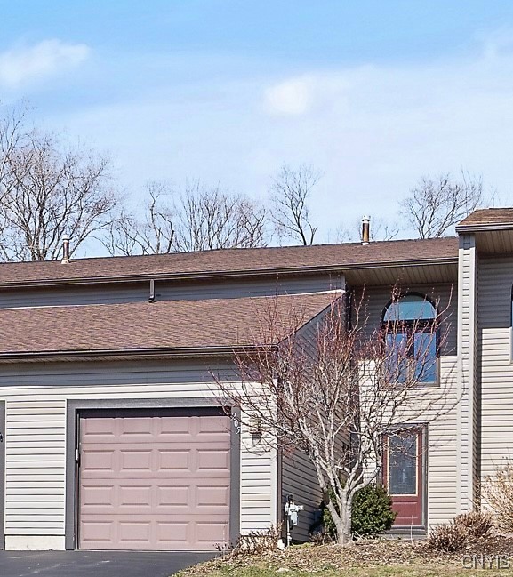 205 Weathervane Way, Camillus, New York image 2