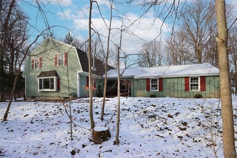 108 Woodberry Lane, Dewitt, NY 13066 - #: S1660925