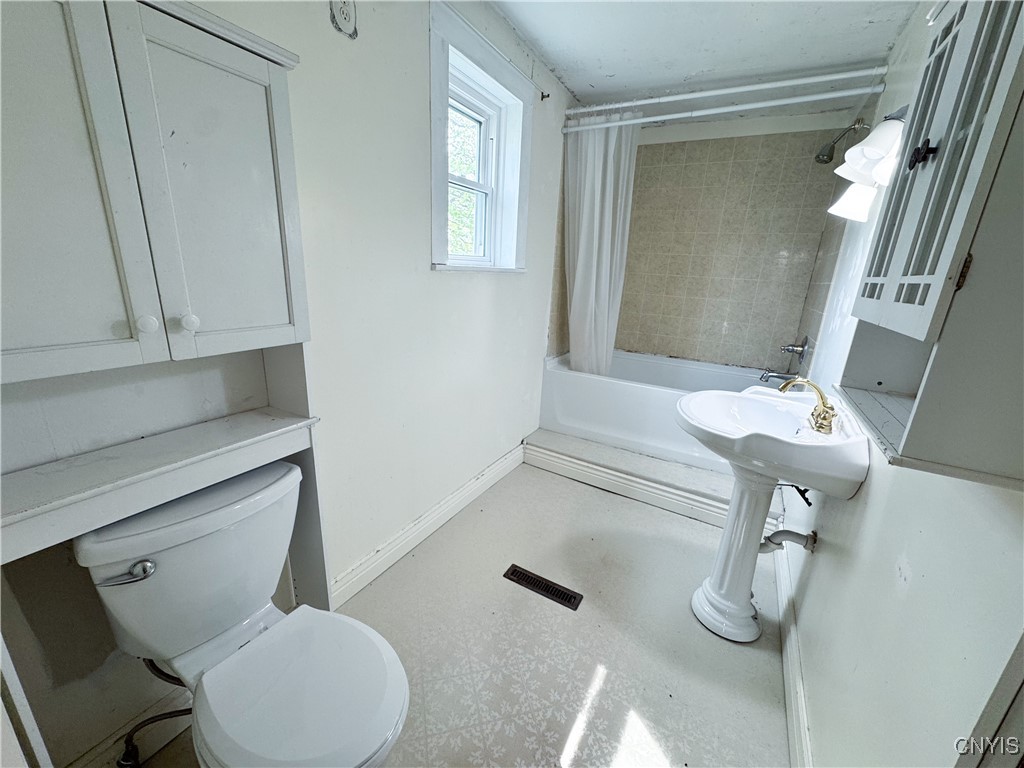12 Thornton Avenue, Auburn, New York image 9