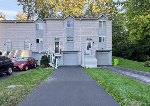 Homes For Sale - 145 Iron Oak Circle<br/> Salina, NY 13088