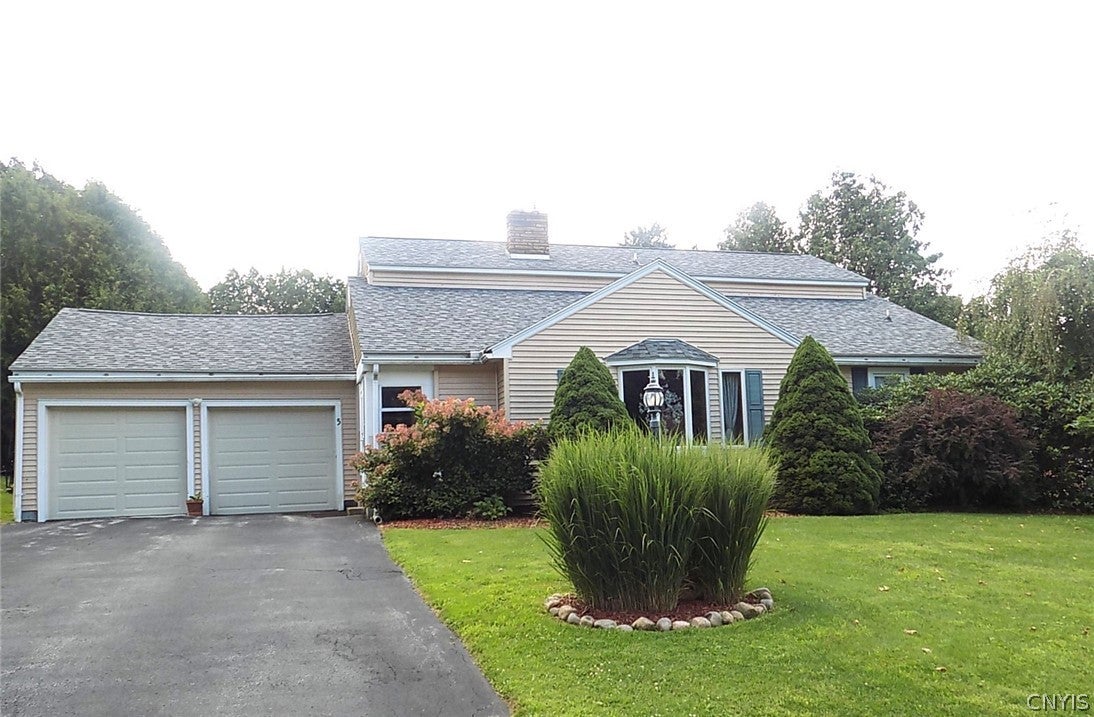 5 Lower Woods Rd S