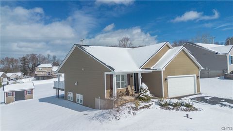 Photo of 16 Laurens Way, Lysander, NY 13027 (MLS # S1666023)