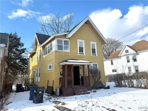 Photo of 909 Oak Street, Syracuse, NY 13203 (MLS # S1659909)