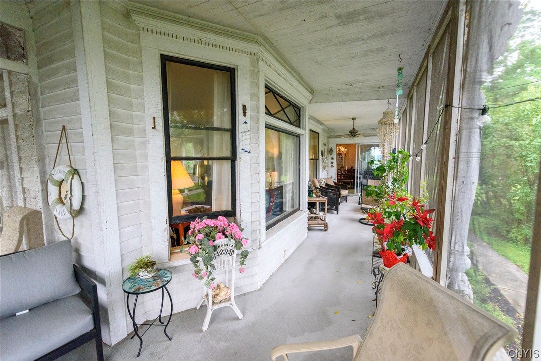 20 W Lake Street