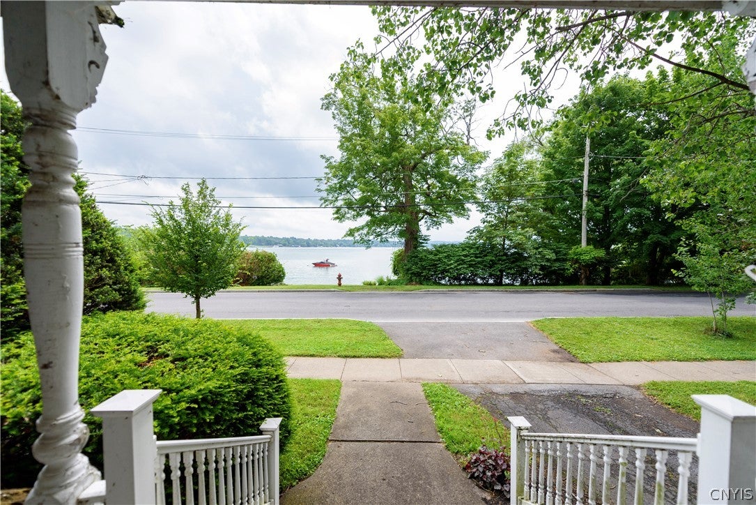 20 W Lake Street