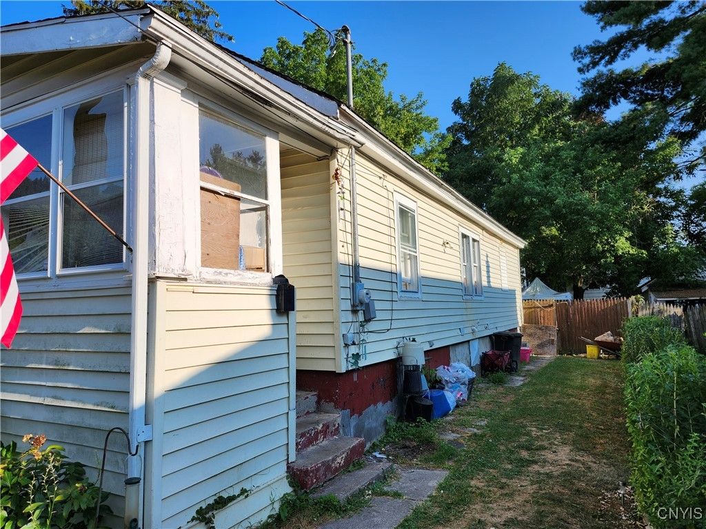 Photo of 122 Cordova Street, Syracuse, NY 13205 (MLS # S1652755)