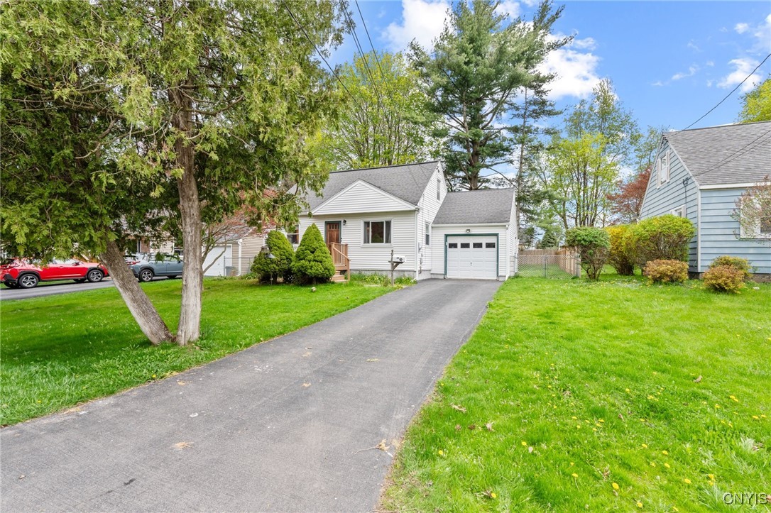 302 Twin Elms Lane, Clay, New York image 2