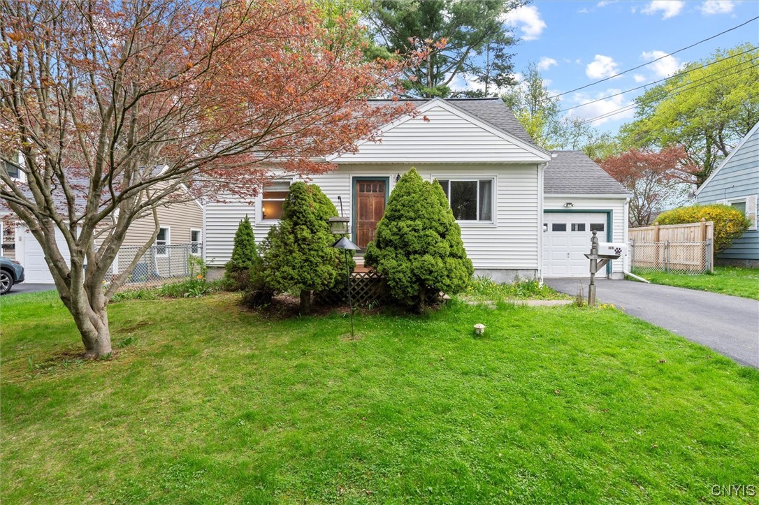 302 Twin Elms Lane, Clay, New York image 3