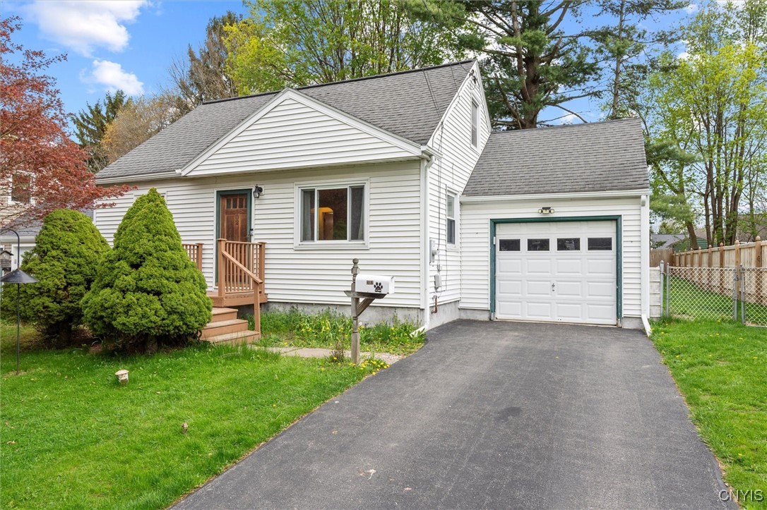 302 Twin Elms Lane, Clay, New York image 1