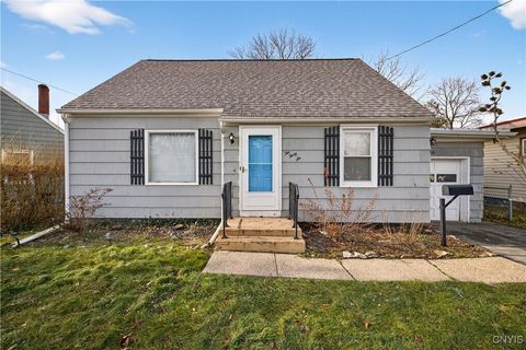 Photo of 246 Academy Place, Syracuse, NY 13207 (MLS # S1655448)