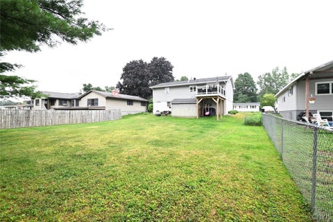 Tiny photo for 30 Royal Brook Lane, New Hartford, NY 13417 (MLS # S1702687)