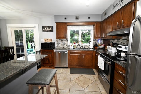 Tiny photo for 30 Royal Brook Lane, New Hartford, NY 13417 (MLS # S1702687)