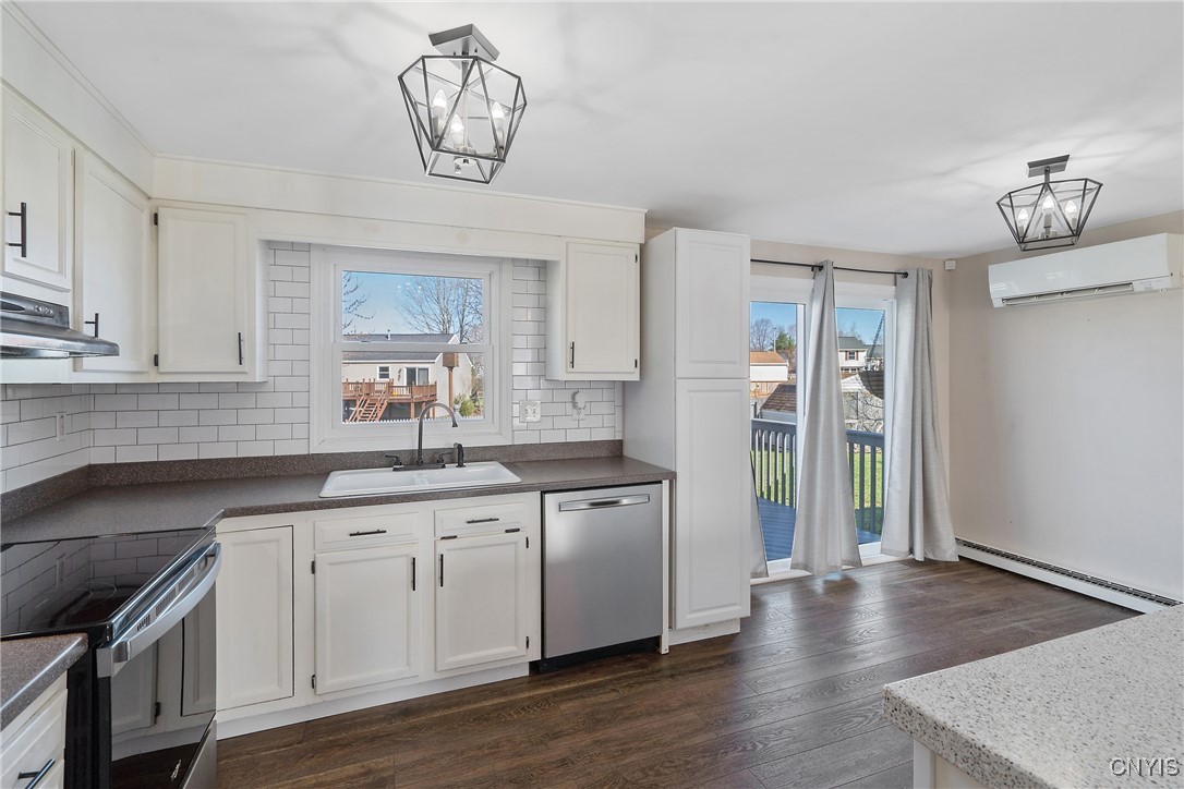 8427 Quadrant Lane, Clay, New York image 12