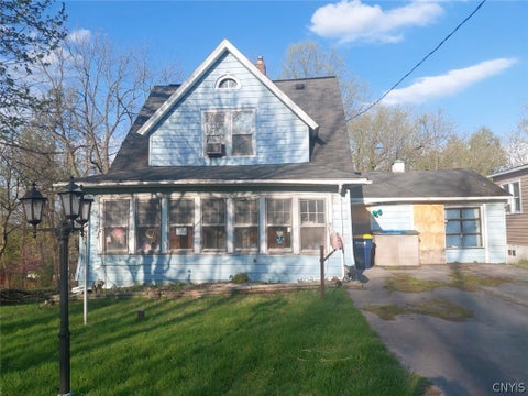 Homes For Sale - 222 Turner Avenue<br/> Camillus, NY 13219